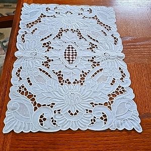 6 Lace Placemats